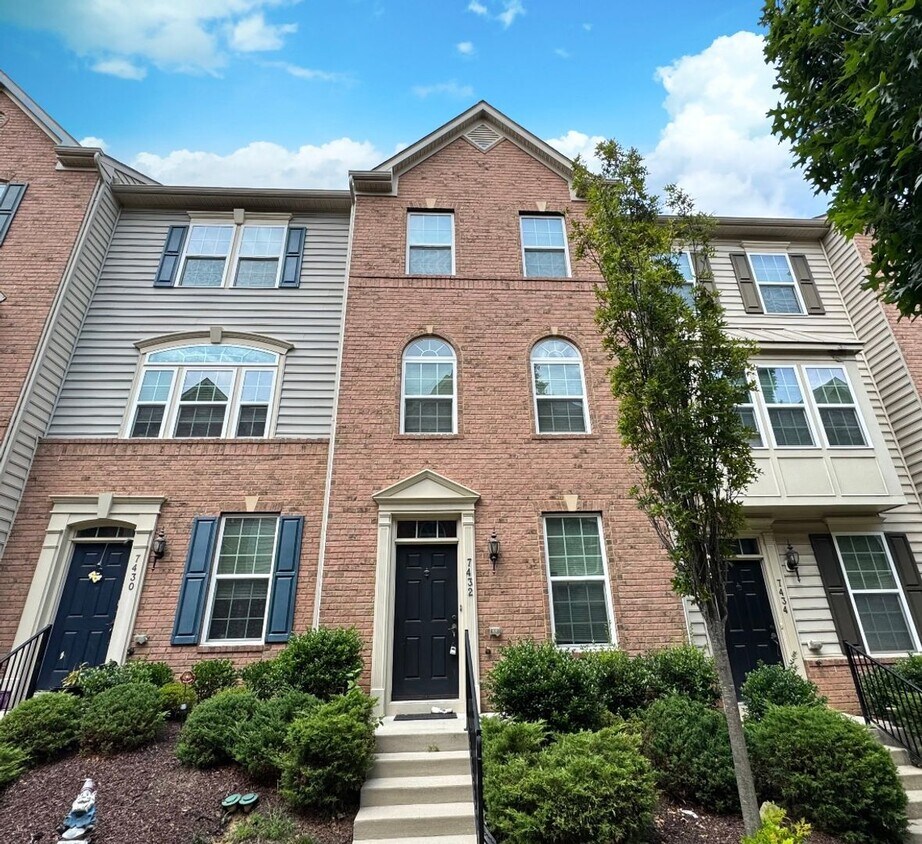 Foto principal - Lovely 3 BR/2.5 BA Townhome in Elkridge!