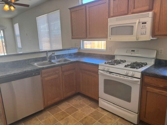 Building Photo - 3 Bedroom 2 Bath Now Available