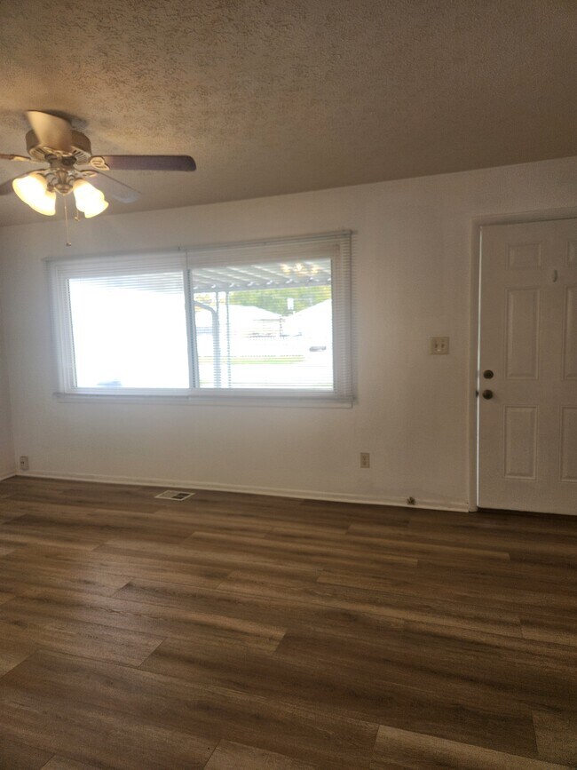 Foto del edificio - 1619 Townsley Rd