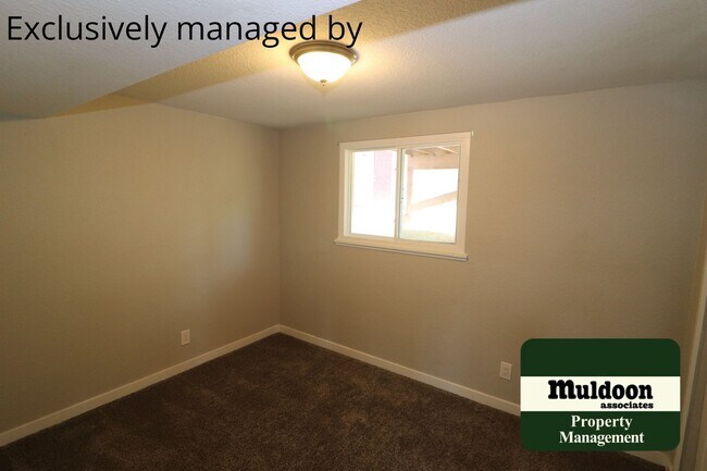 Foto del edificio - Beautiful Belmont Home with 4 car garage! ...