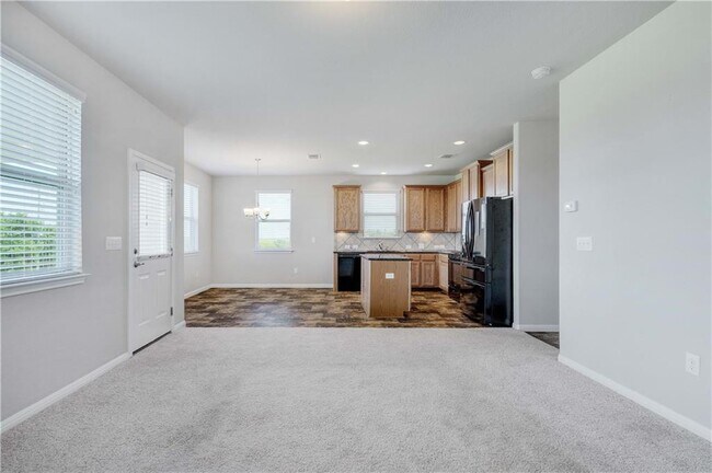 Foto del edificio - 741 Twisted Oaks Ln