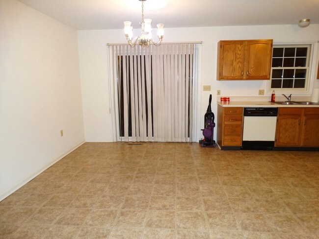 Building Photo - 25 Diamond Spring Cir