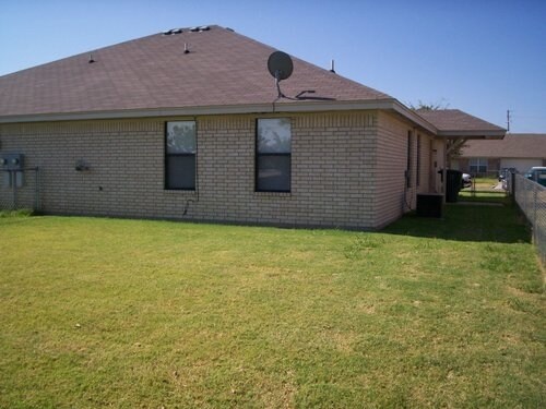 Building Photo - 2103 Agate Dr