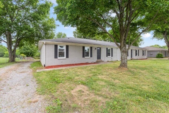 Building Photo - 6722 - 6724 Old Nashville Hwy