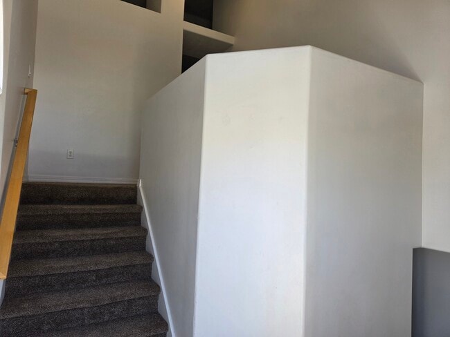 Building Photo - 212 Lyman Ln
