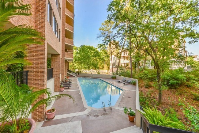 Foto del edificio - 21 Briar Hollow Ln