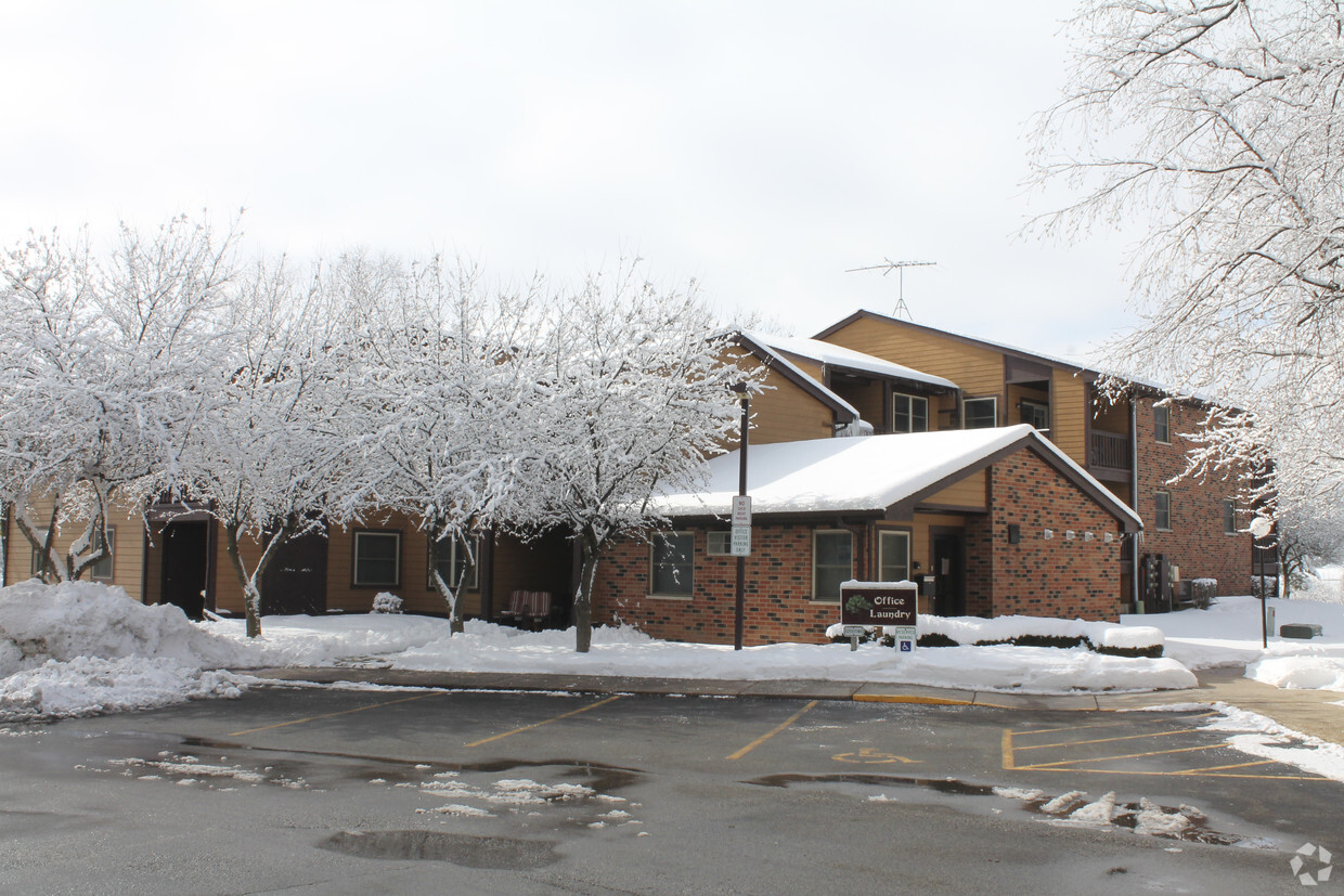 Building Photo - Lakewood Village- Grayslake