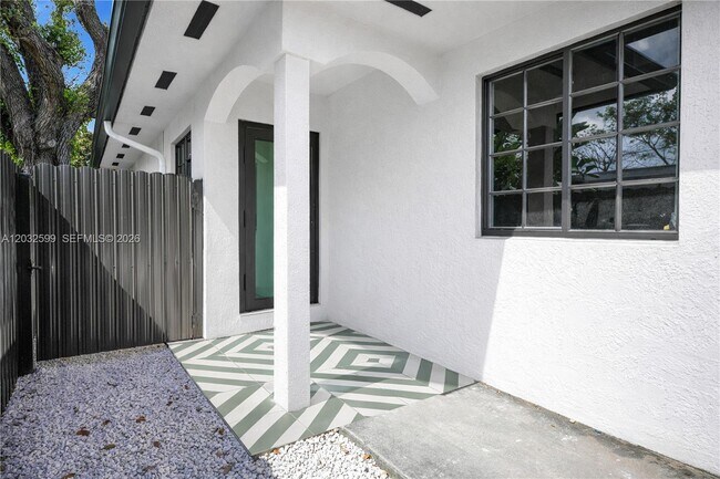 Foto del edificio - 3430 NW 10th Ave