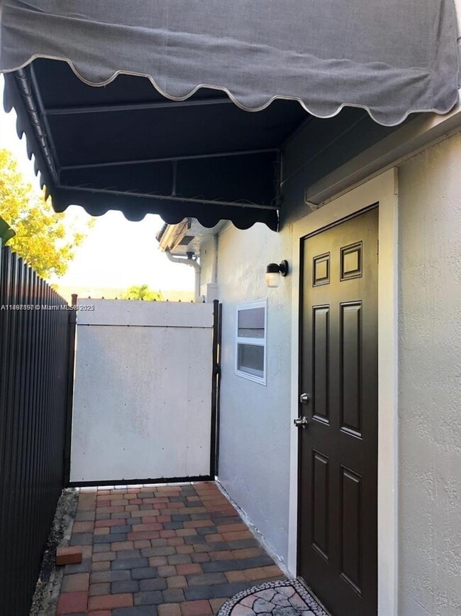 Foto del edificio - 5162 SW 157th Ct