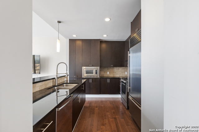 Foto del edificio - 610 E Market St