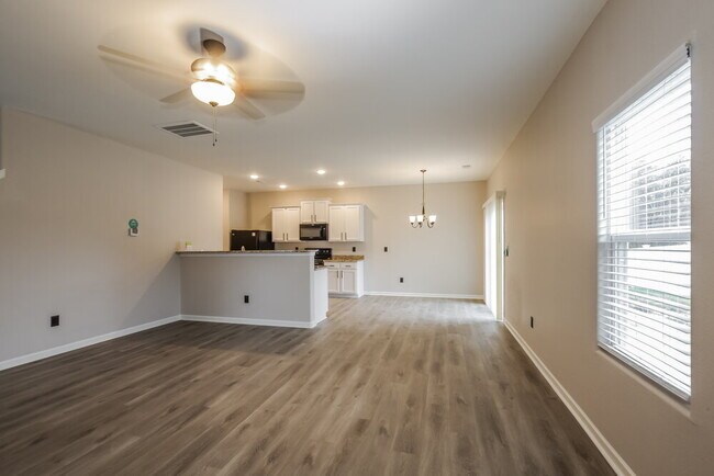 Building Photo - 904 Hilphiger Ct