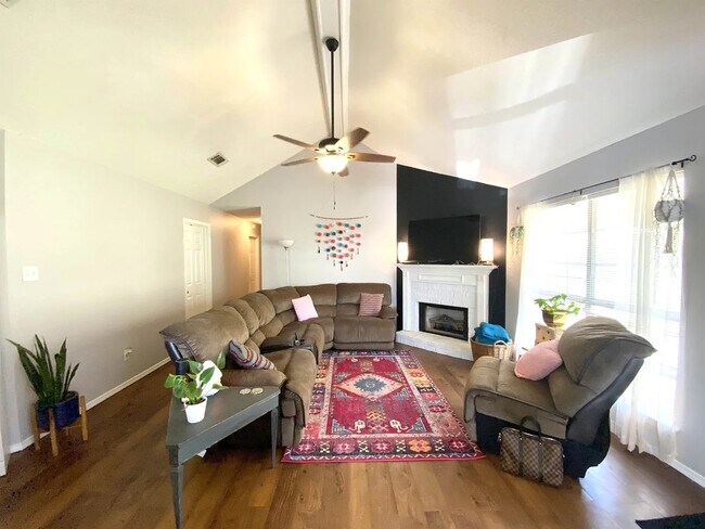 Foto del edificio - 1511 Homestead Dr W