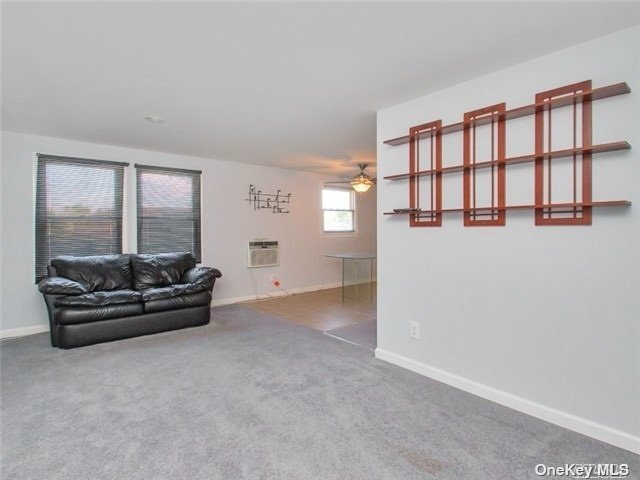 Foto del edificio - 190 Hicksville Rd