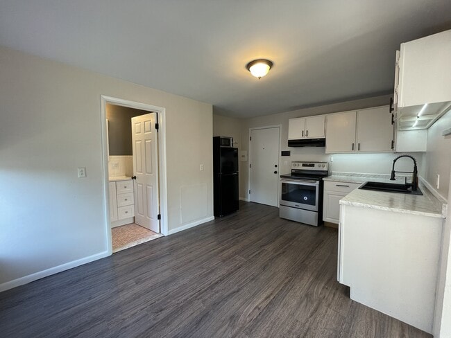 Building Photo - 4359 Lake Ave