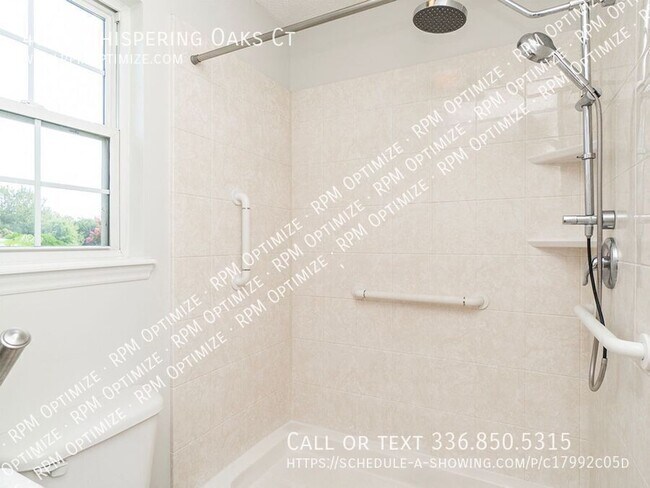 Foto del edificio - 4036 Whispering Oaks Ct
