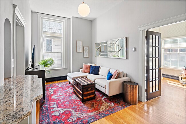 Building Photo - 838 E Broadway