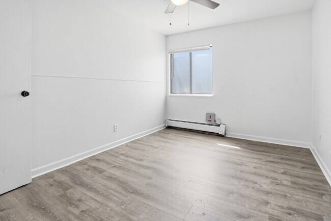 Foto del edificio - $940.95 with Half Off The First Month's Rent, 1 Bed - 1 Bath, Condo in Denver with Balcony!