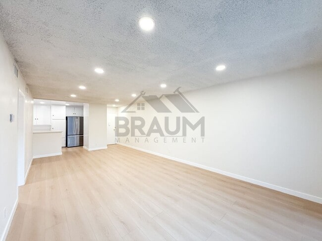 Building Photo - 6041 Whitsett Ave