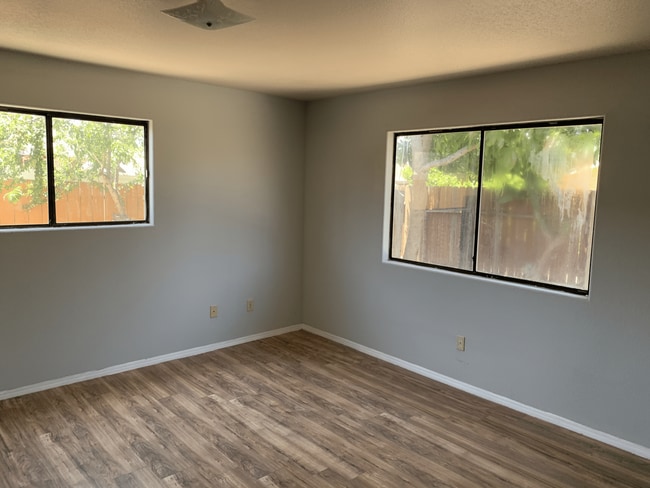 Building Photo - 825 Raaberg Way