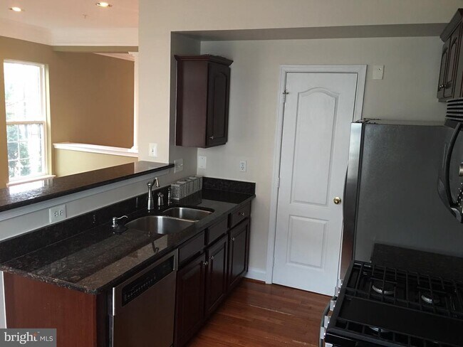 Foto del edificio - 2122 Darcy Green Pl