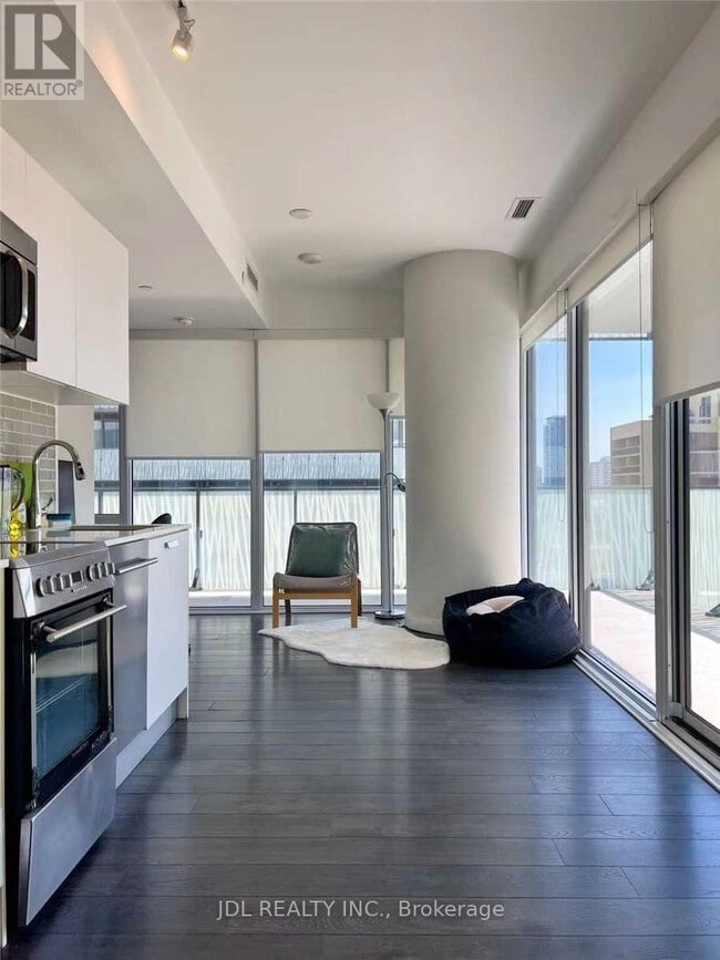 Building Photo - 42 Charles St E