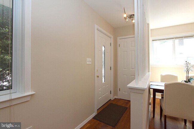 Foto del edificio - 5028 River Rd