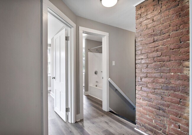 Building Photo - 501 N 28th St