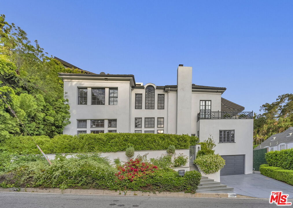 Primary Photo - 1460 N Doheny Dr