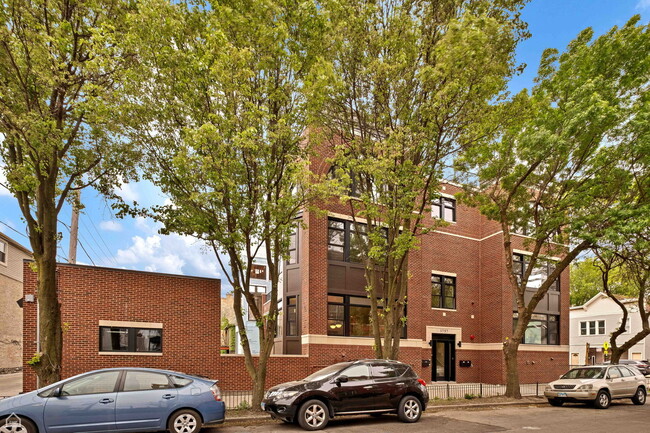 Building Photo - 1757 W Le Moyne St