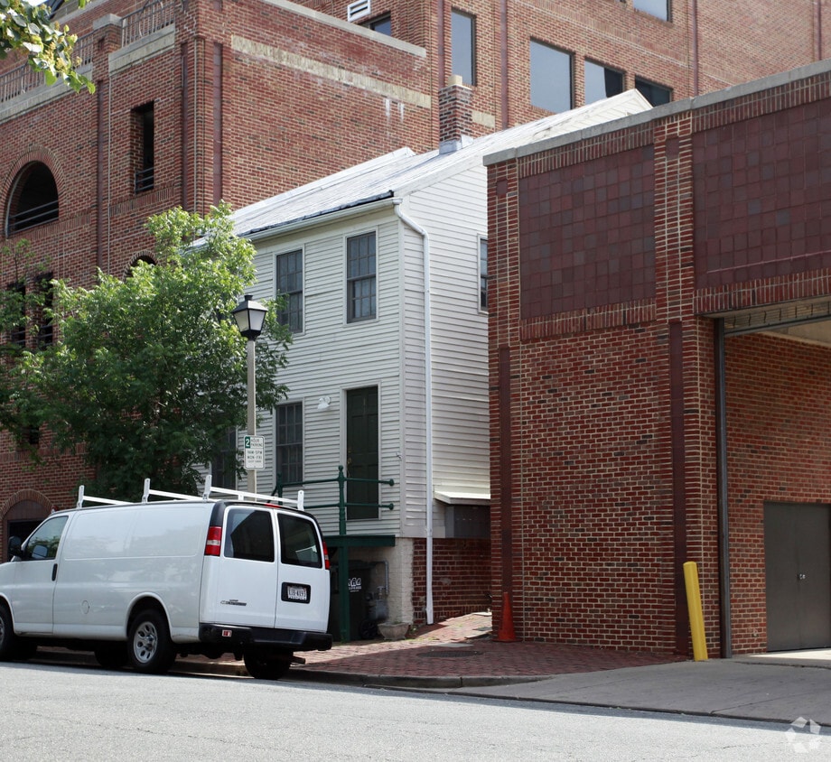 Primary Photo - 113 N Fayette St