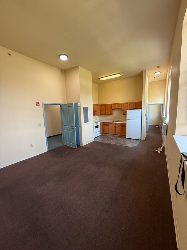 Primary Photo - Spacious 2 Bedroom Apartment
