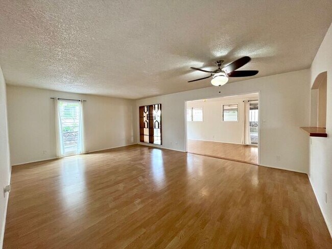 Foto del edificio - Mililani Town: 4 bed, 2.5 bath House with Den and Large Patio