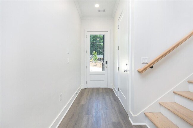 Building Photo - 3604 Pineview Cir NW