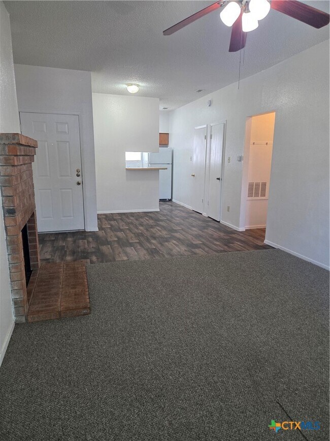 Foto del edificio - 2411 W Slaughter Ln