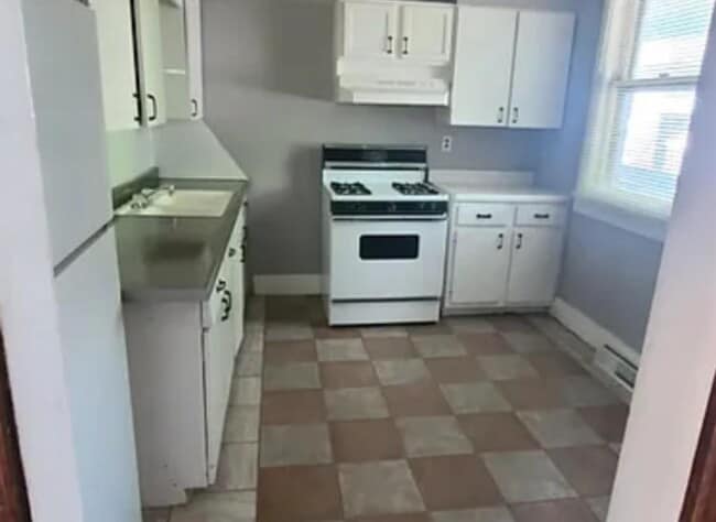 Building Photo - 1240 S Float Ave