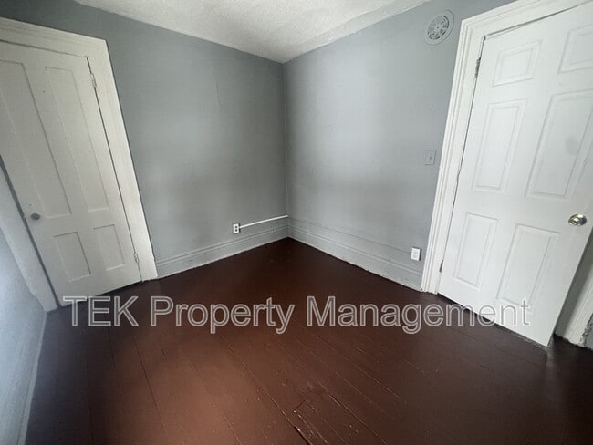 Building Photo - 60 Romeyn St