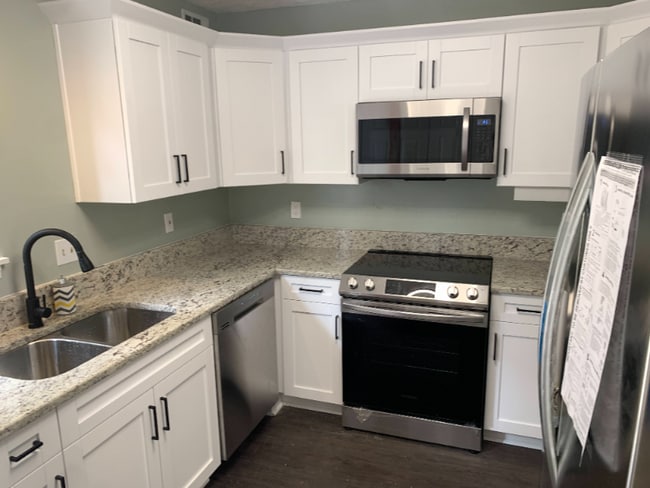 Building Photo - 556 Wedgewood Dr