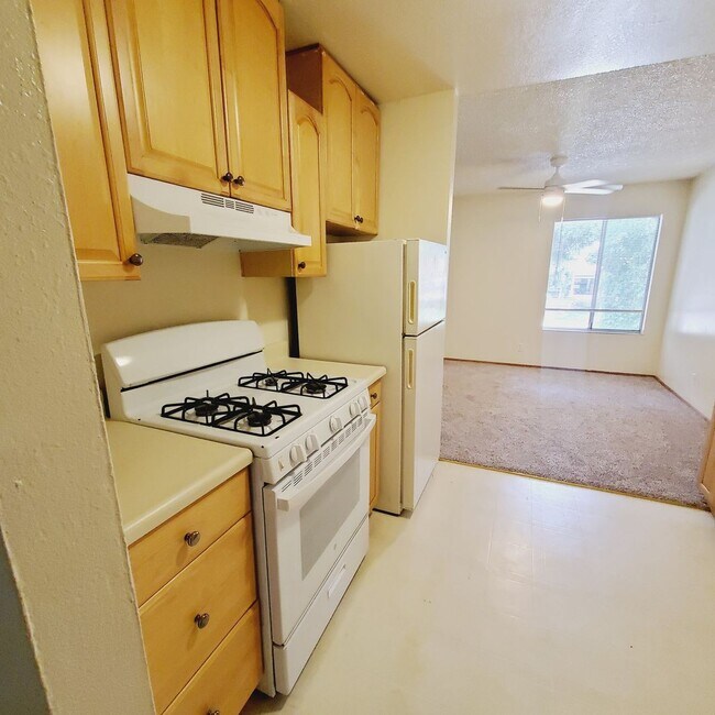 Foto del edificio - 2 Bedroom Upper Unit In Central Livermore ...
