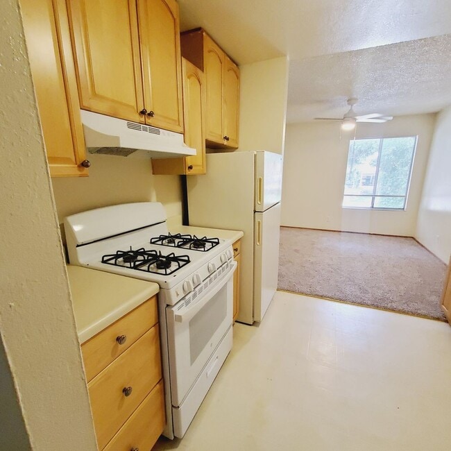 Building Photo - 2 Bedroom Upper Unit In Central Livermore ...