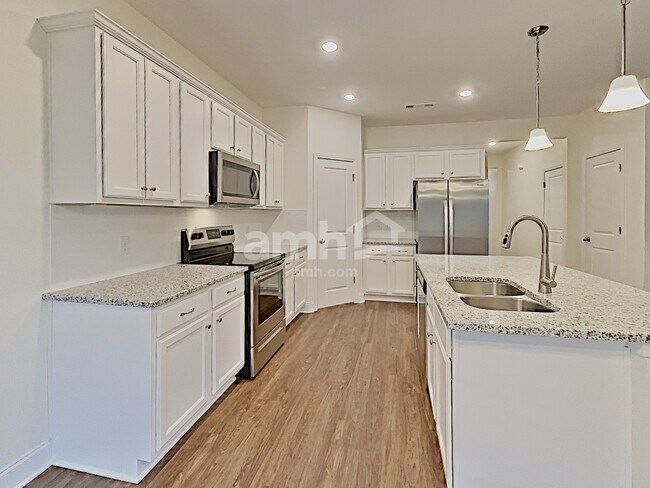 Foto del edificio - 444 Charity Ln