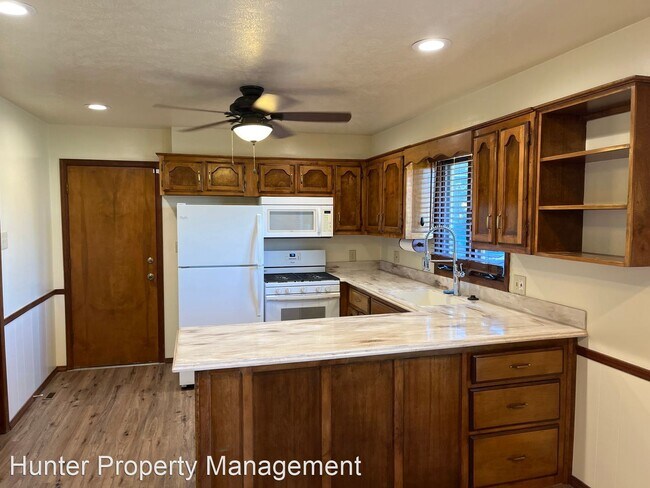 Building Photo - 2 br, 2 bath House - 2642 E Catalpa St