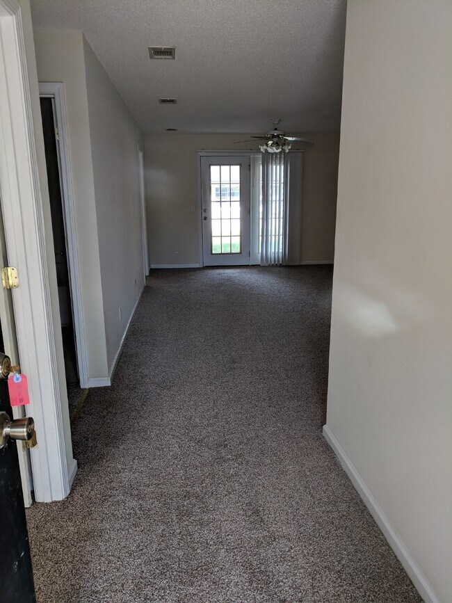 Building Photo - Apartment for Rent