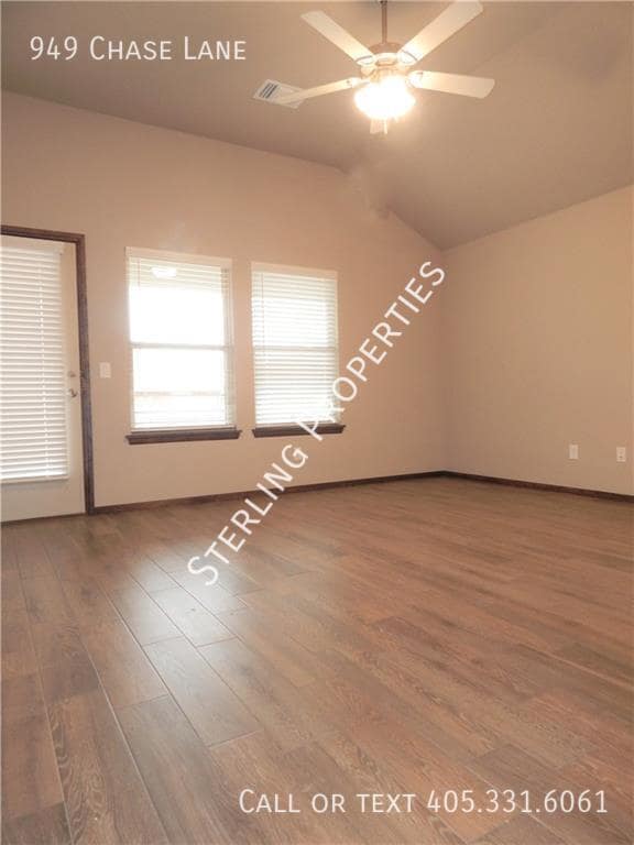 Building Photo - 949 Chase Ln