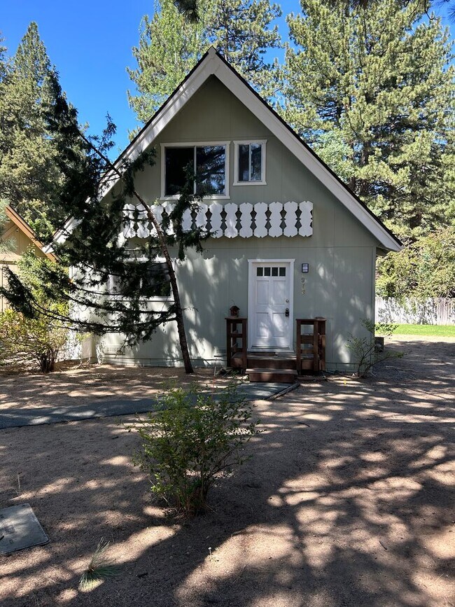 Building Photo - Highland Woods Neighborhood * Renovated 2 Bed + Huge Loft, 2 Bath House