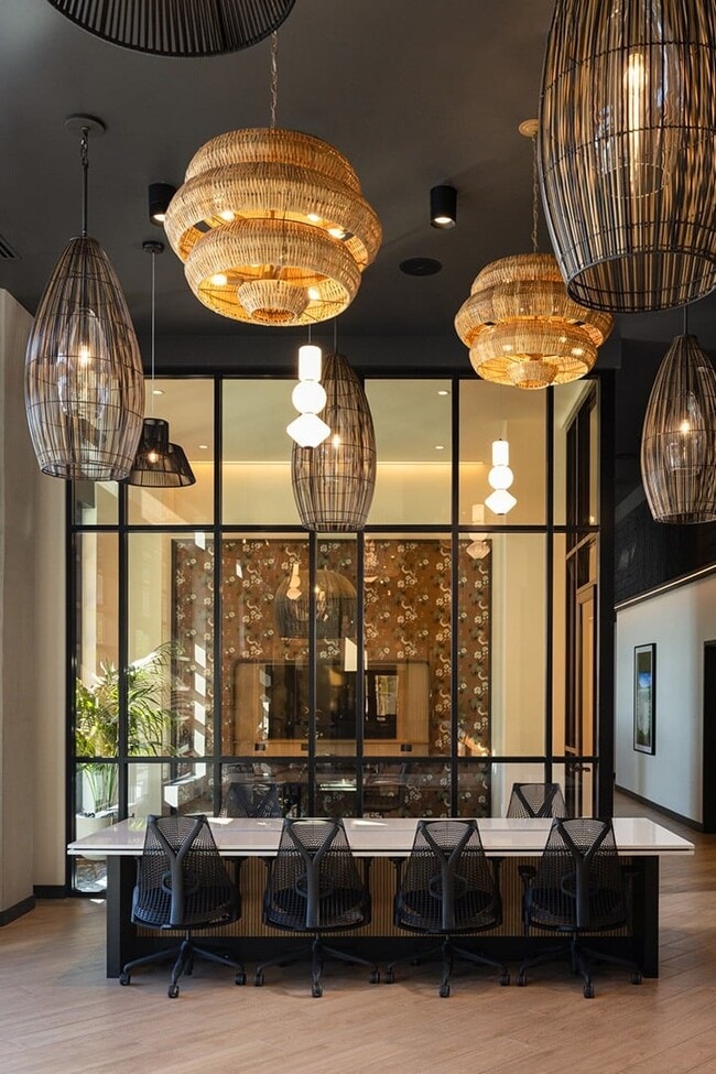 Building Photo - Orlo