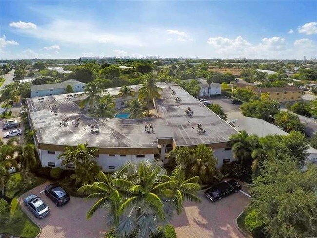 Building Photo - 1470 N Dixie Hwy