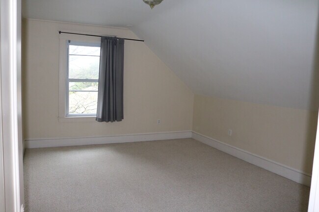 Building Photo - 55 Stow St