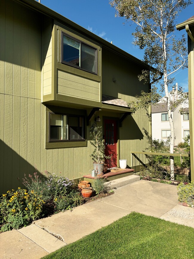 Building Photo - 3209 Redstone Rd