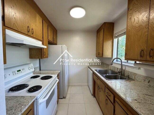 Foto del edificio - 2bd/1ba Condo with 1 Car Garage- Minutes F...