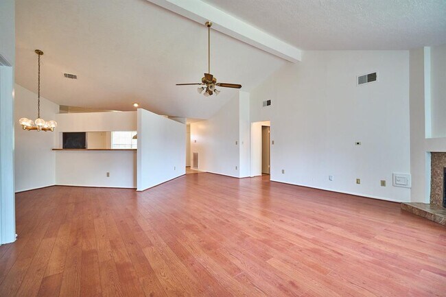 Foto del edificio - 17006 Summer Dawn Pl